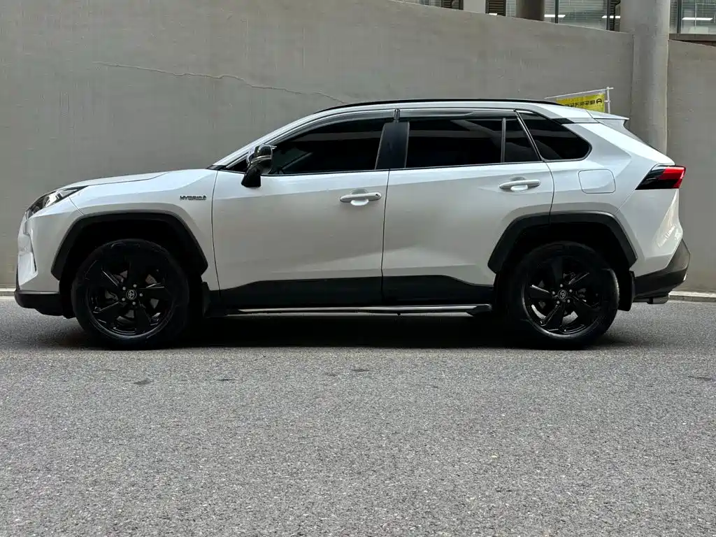Toyota RAV4 — миниатюра 3