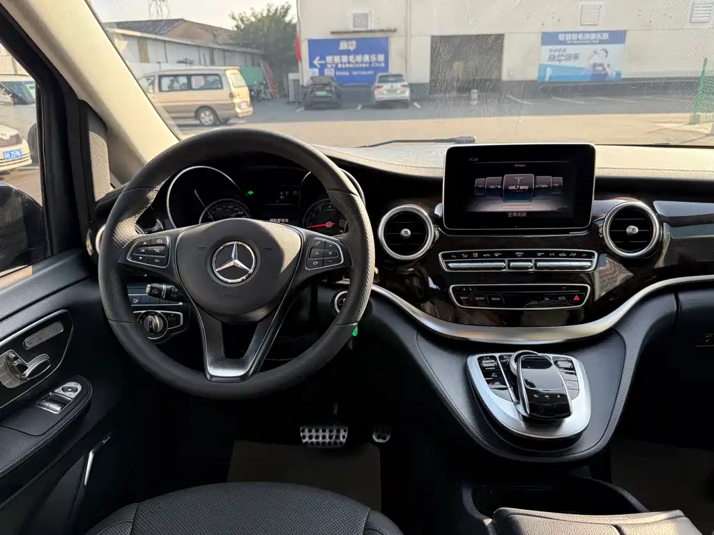 MERCEDES-BENZ V CLASS