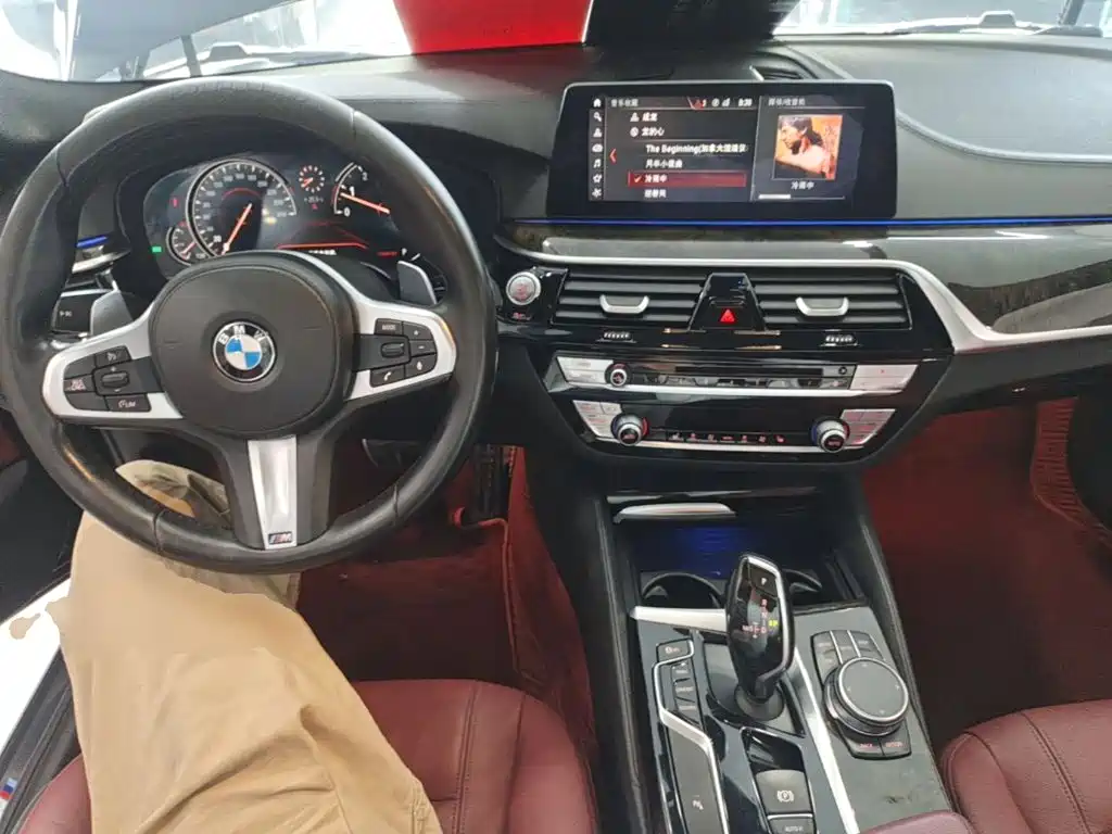 BMW 5 Series — миниатюра 10