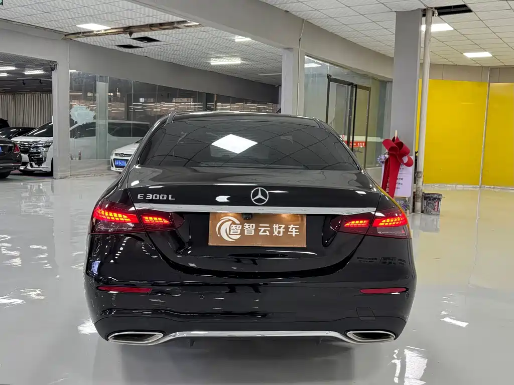 Mercedes-Benz E-Class — миниатюра 8