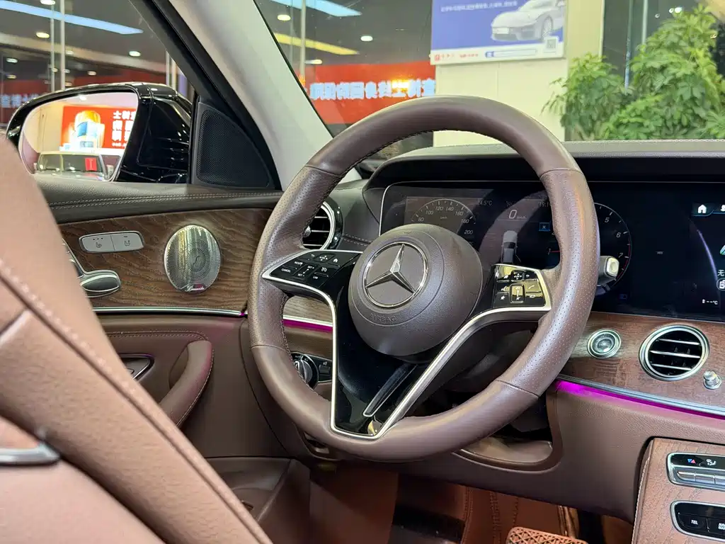 Mercedes-Benz E-Class — миниатюра 17