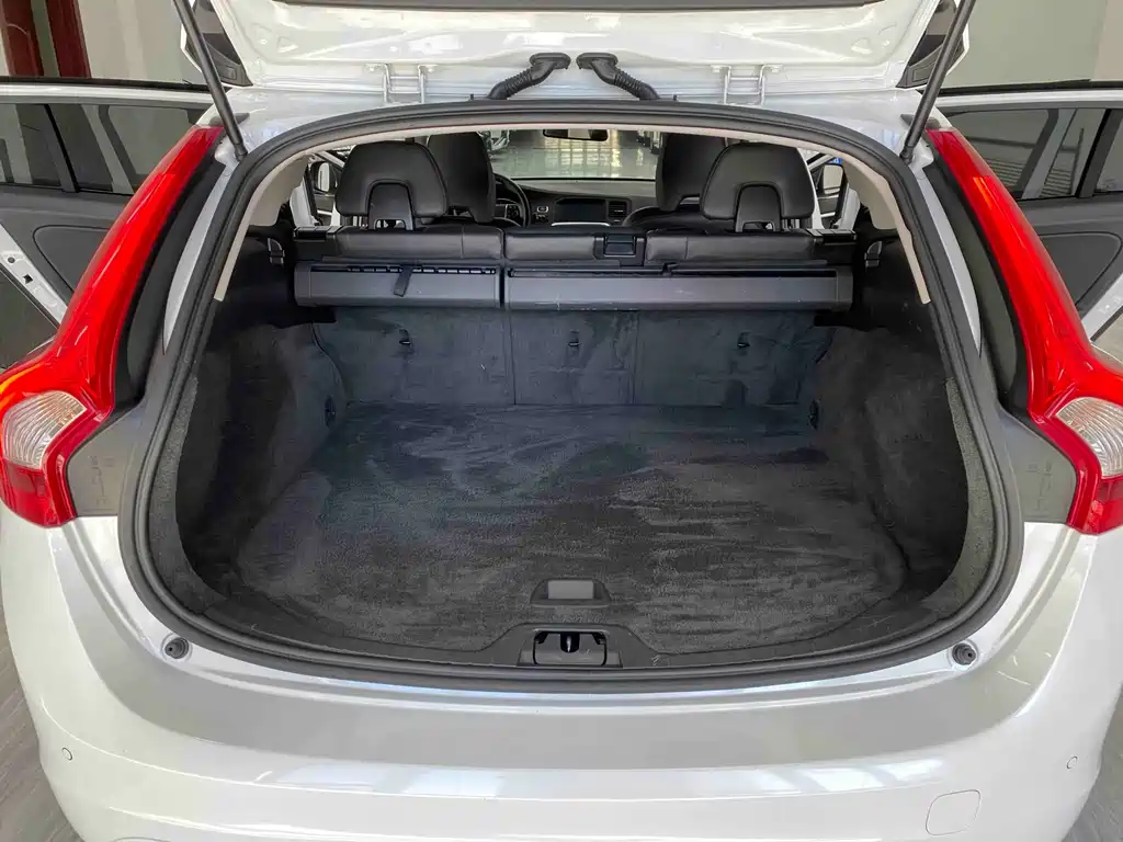 Volvo V60 — миниатюра 10