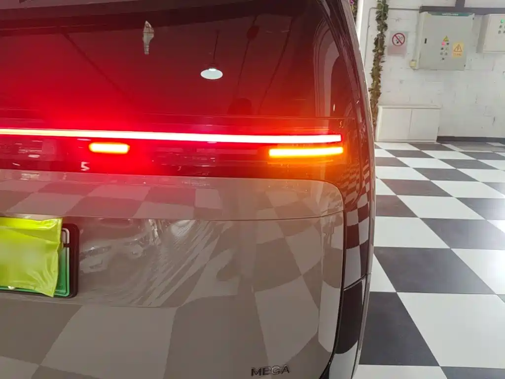 Li Auto Li MEGA — миниатюра 8
