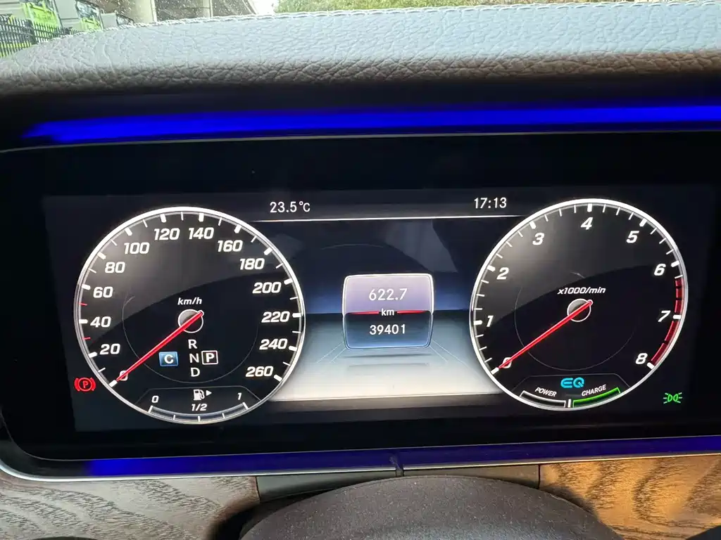 Mercedes-Benz E-Class — миниатюра 9