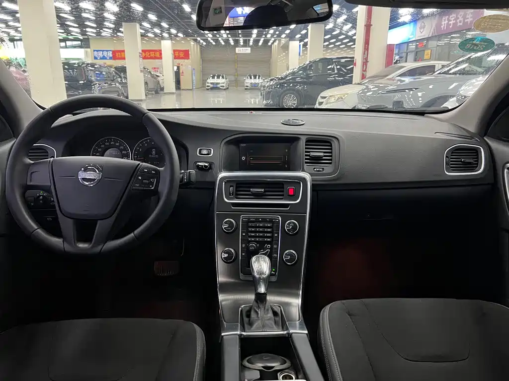 Volvo S60 (Import) — миниатюра 3