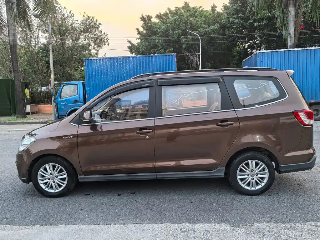 Wuling Hongguang — миниатюра 4