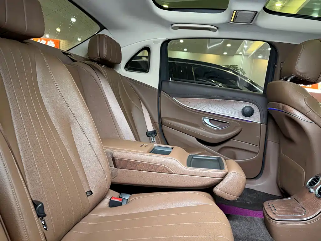Mercedes-Benz E-Class — миниатюра 12