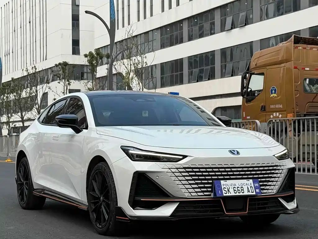 Changan UNI-V — миниатюра 3