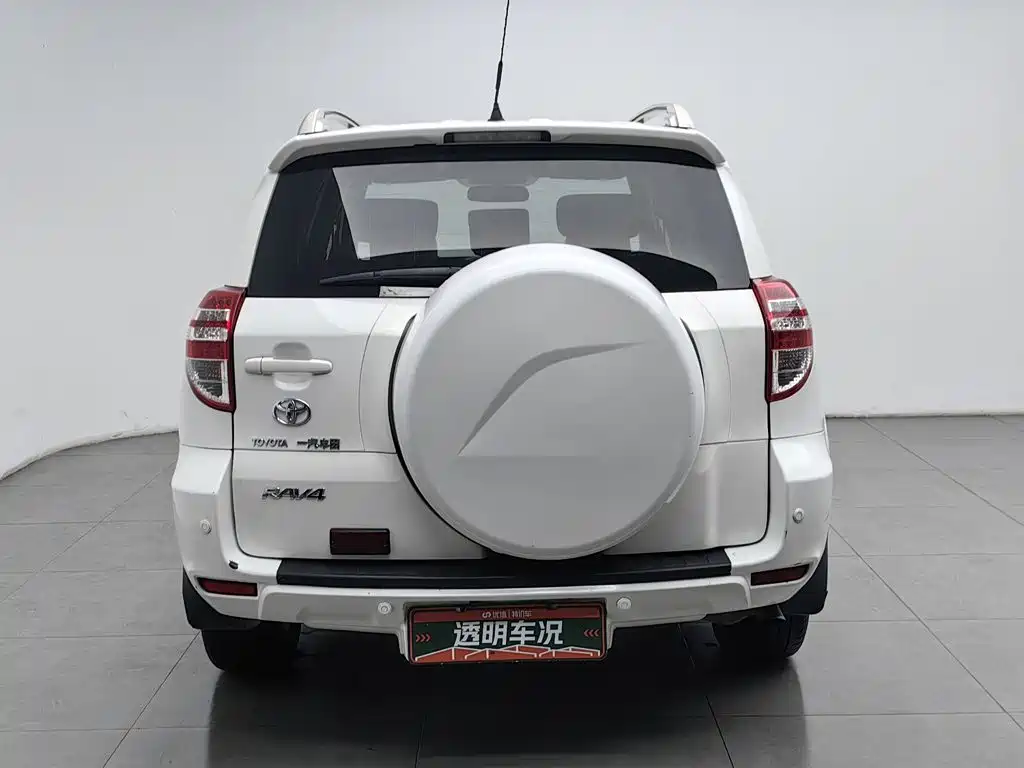 Toyota RAV4 — миниатюра 4