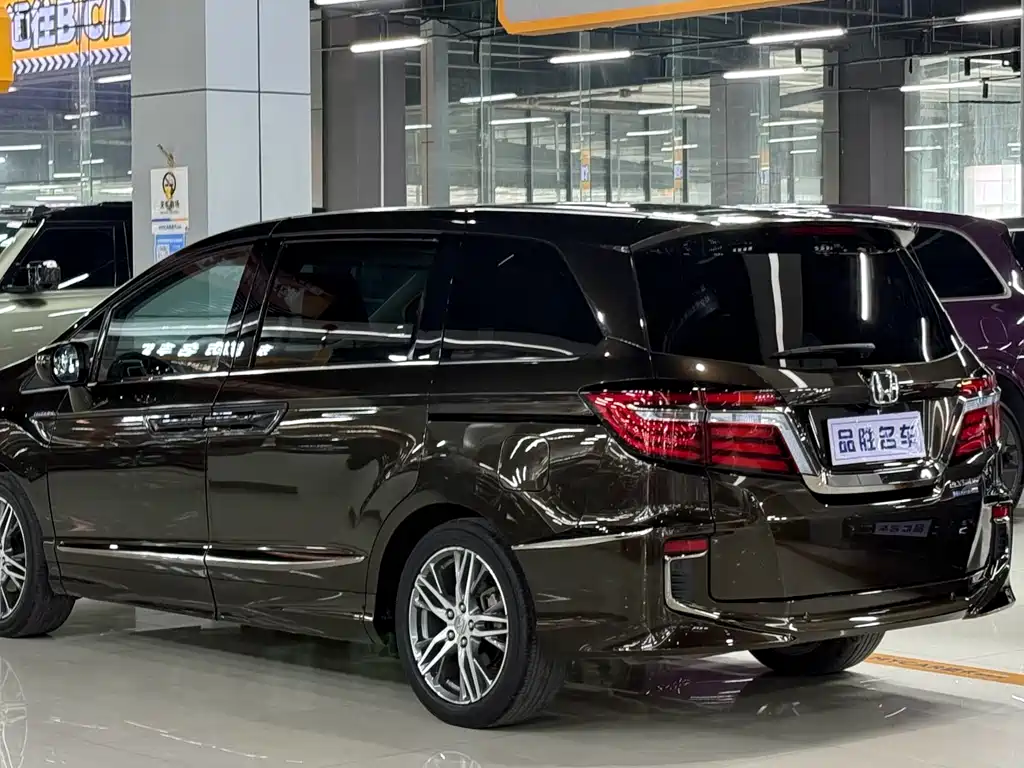 Honda Elysion 2.0L Hybrid Luxury Edition, фото 3