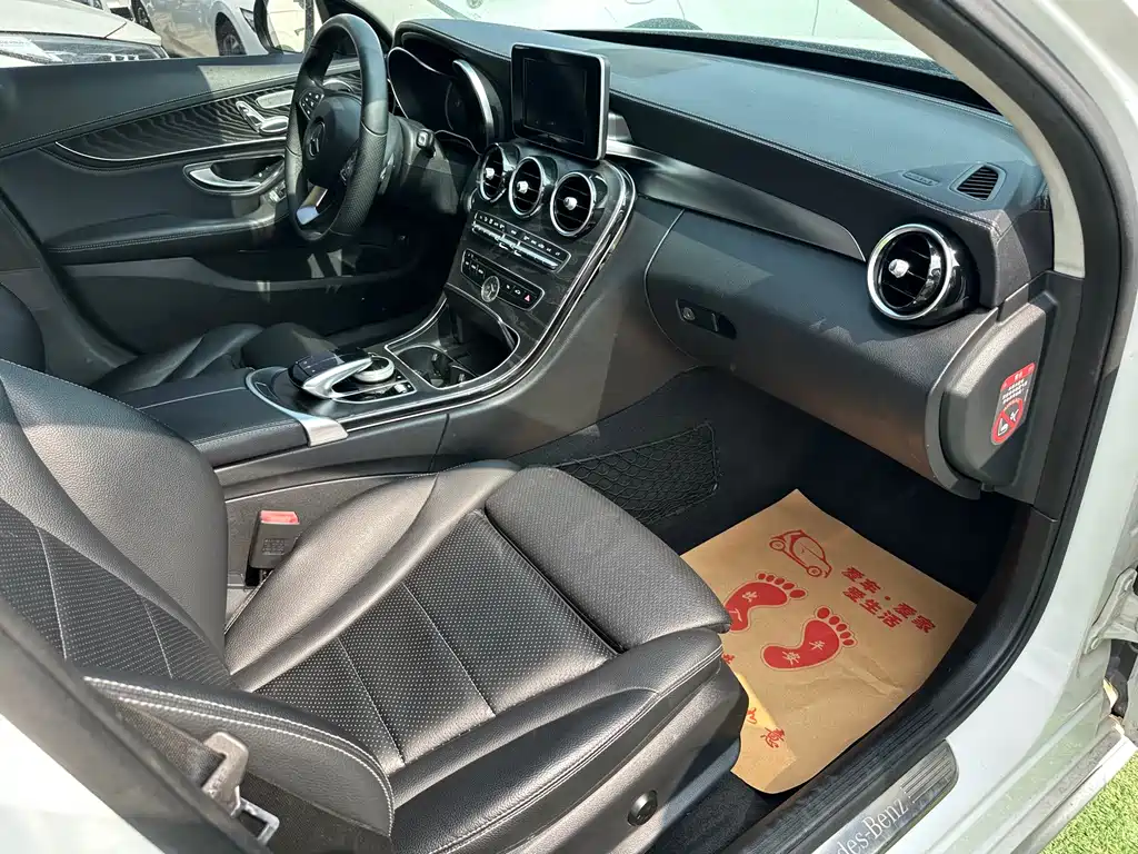 Mercedes-Benz C-Class — миниатюра 12