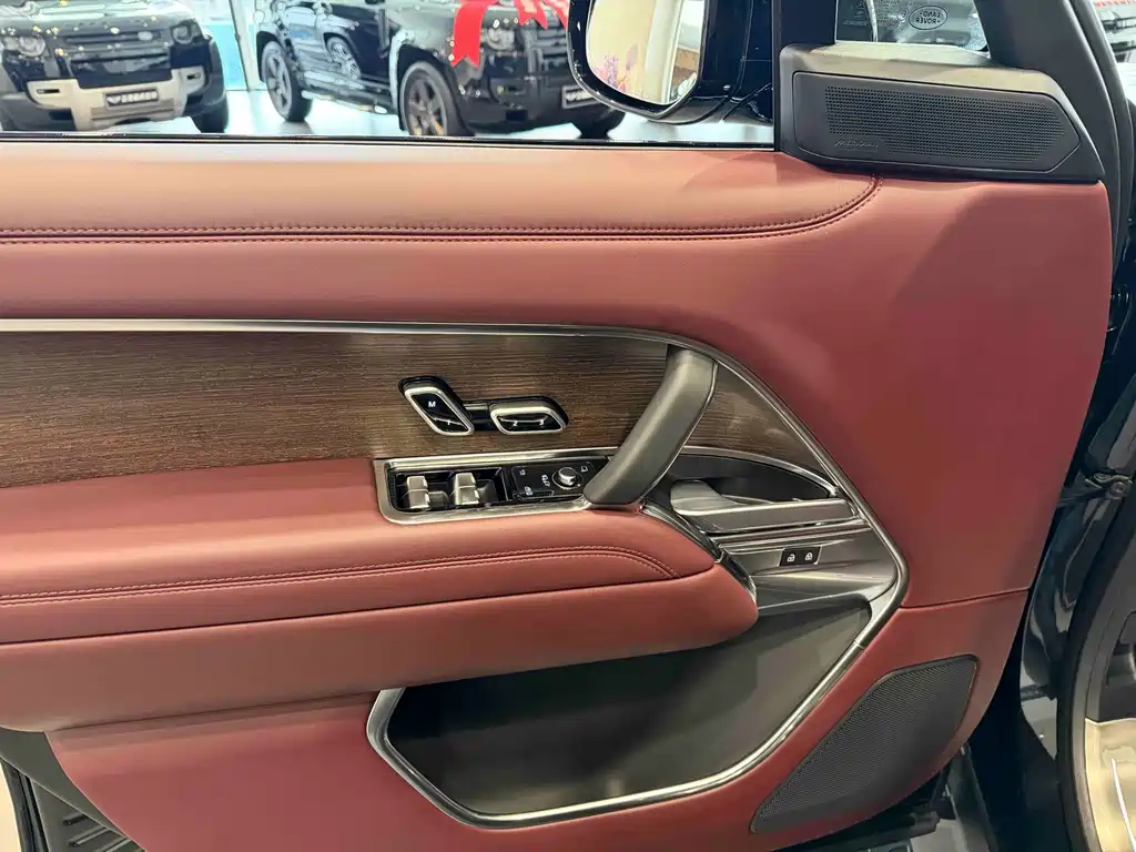 Land Rover Range Rover — миниатюра 4