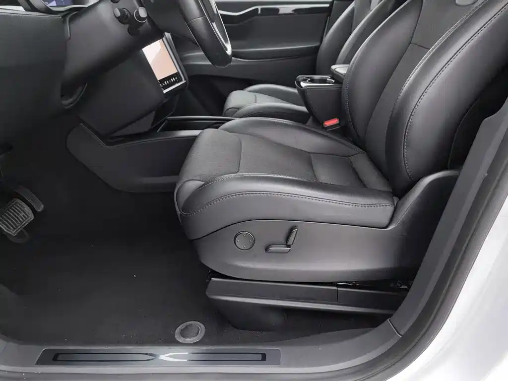 Tesla Model X — миниатюра 20