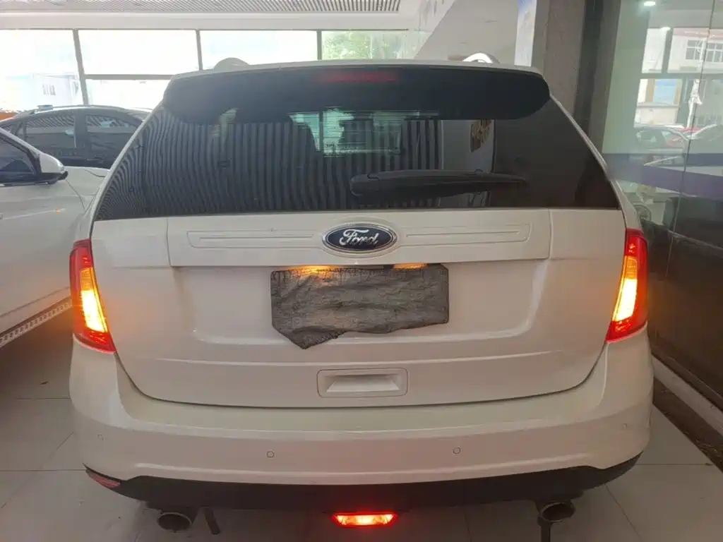 Ford Edge (Import) — миниатюра 6