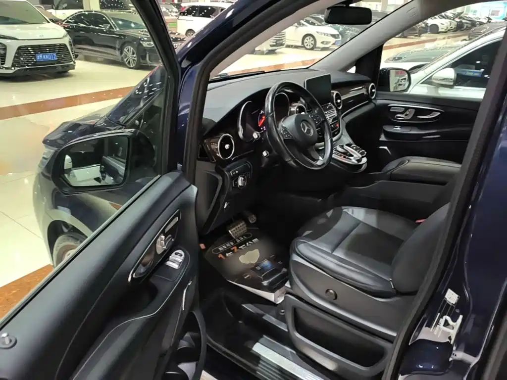 Mercedes-Benz V-Class — миниатюра 16