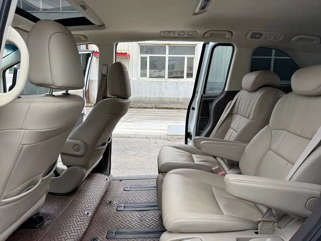 Honda Odyssey 2.4L Luxury Edition, фото 8