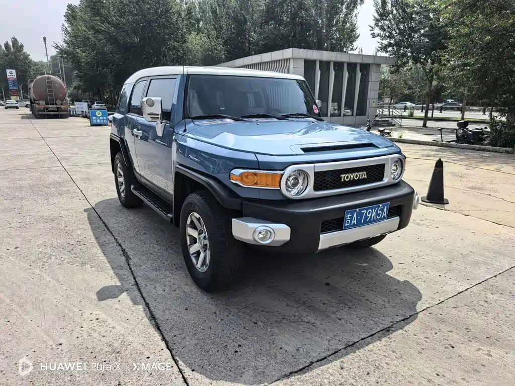 Toyota FJ Cruiser — миниатюра 3