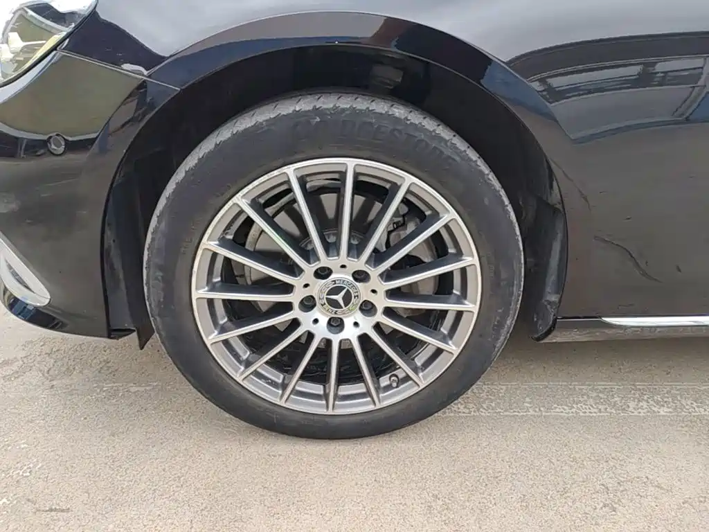Mercedes-Benz E-Class — миниатюра 23