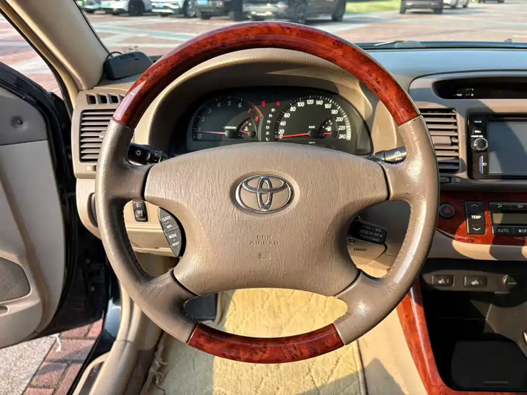 Toyota Camry — миниатюра 7