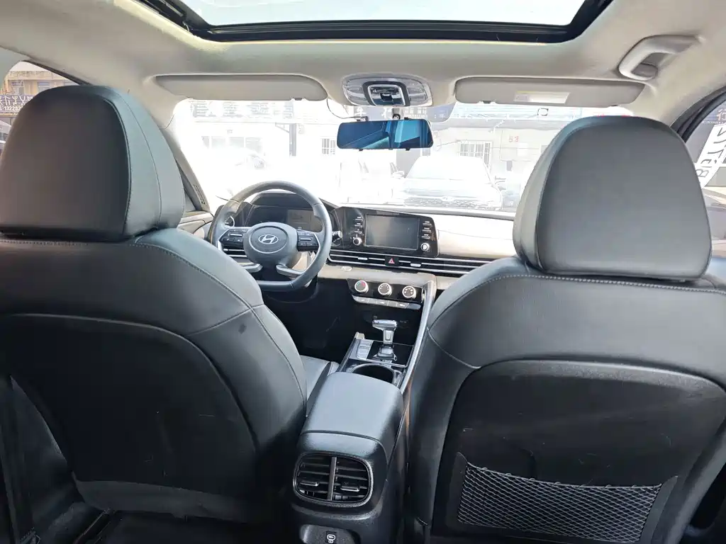 Hyundai Elantra — миниатюра 7