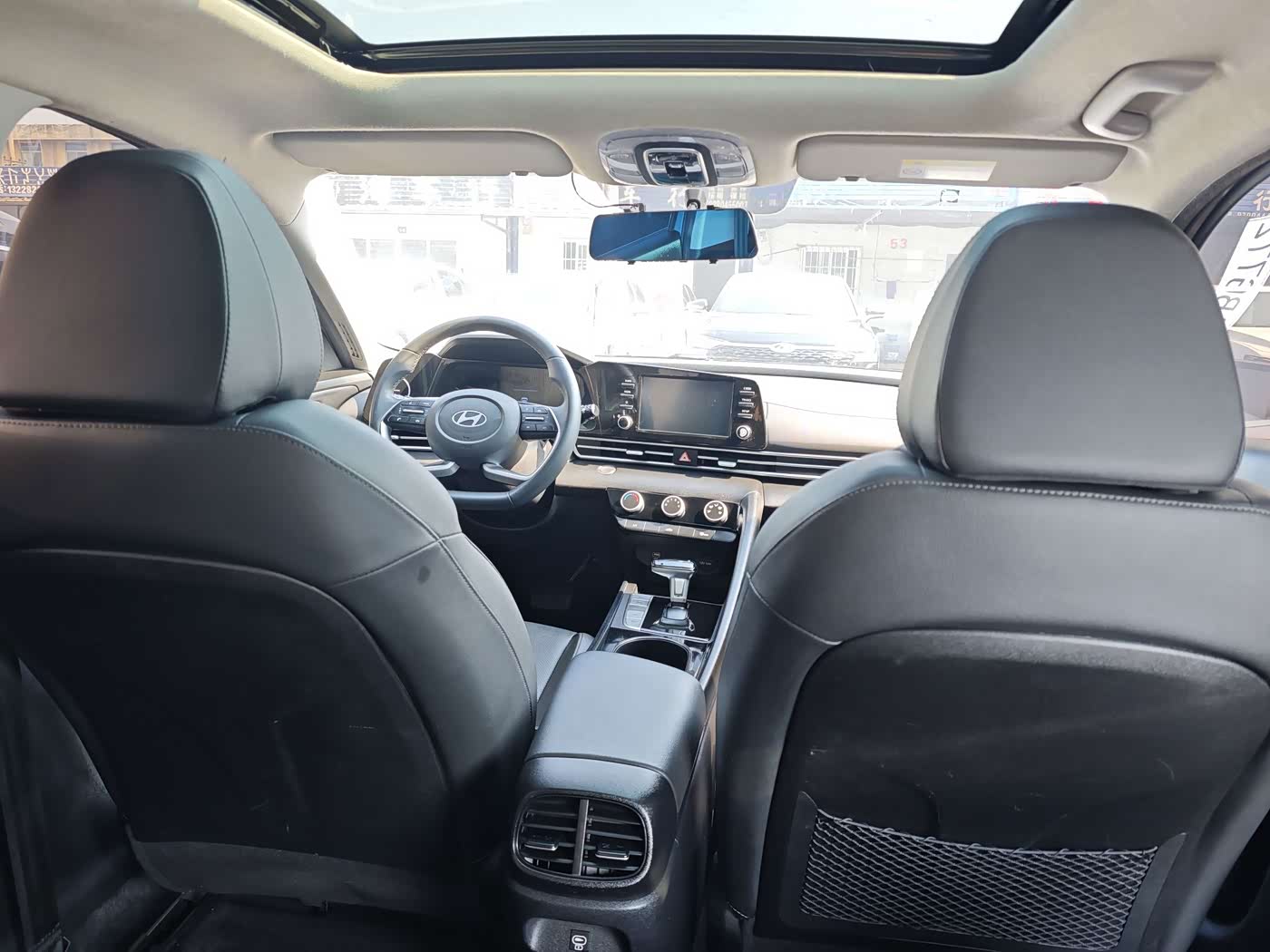 Hyundai Elantra 1.5 л 2024 г. Голубой, пробег 38000 км