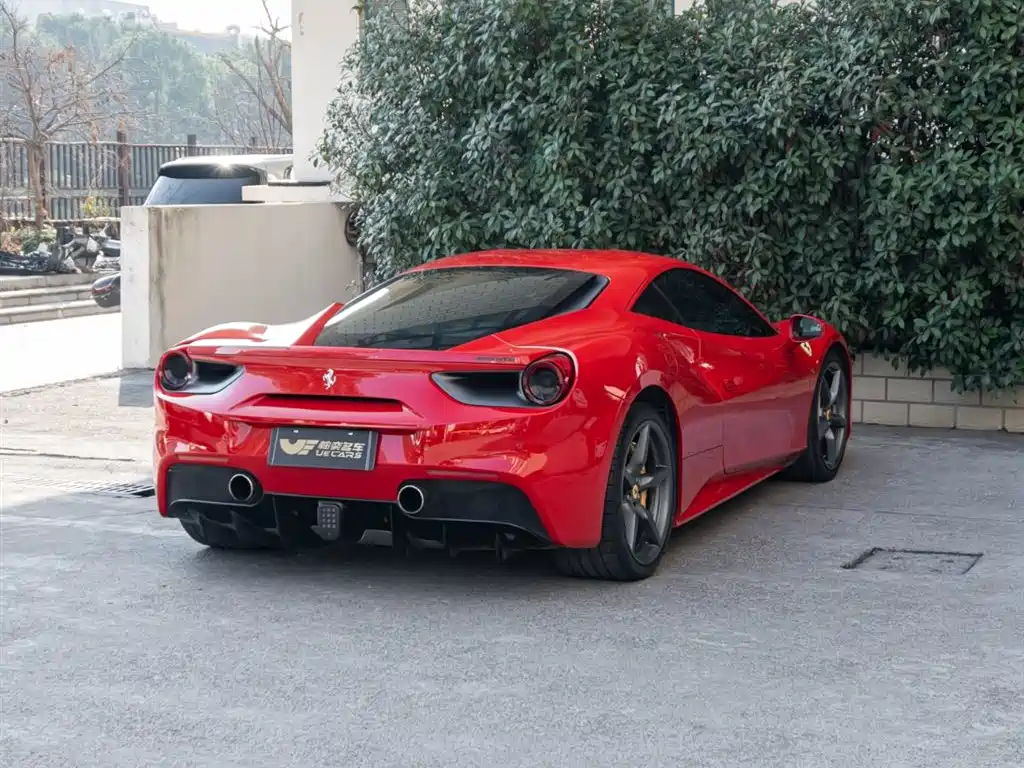 FERRARI 488