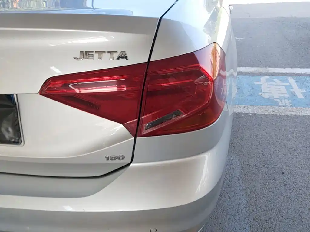 Volkswagen Jetta — миниатюра 8