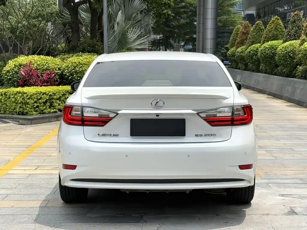Lexus ES — миниатюра 3