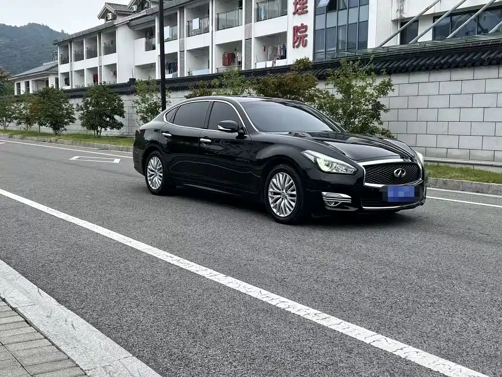Infiniti Q70 — миниатюра 3