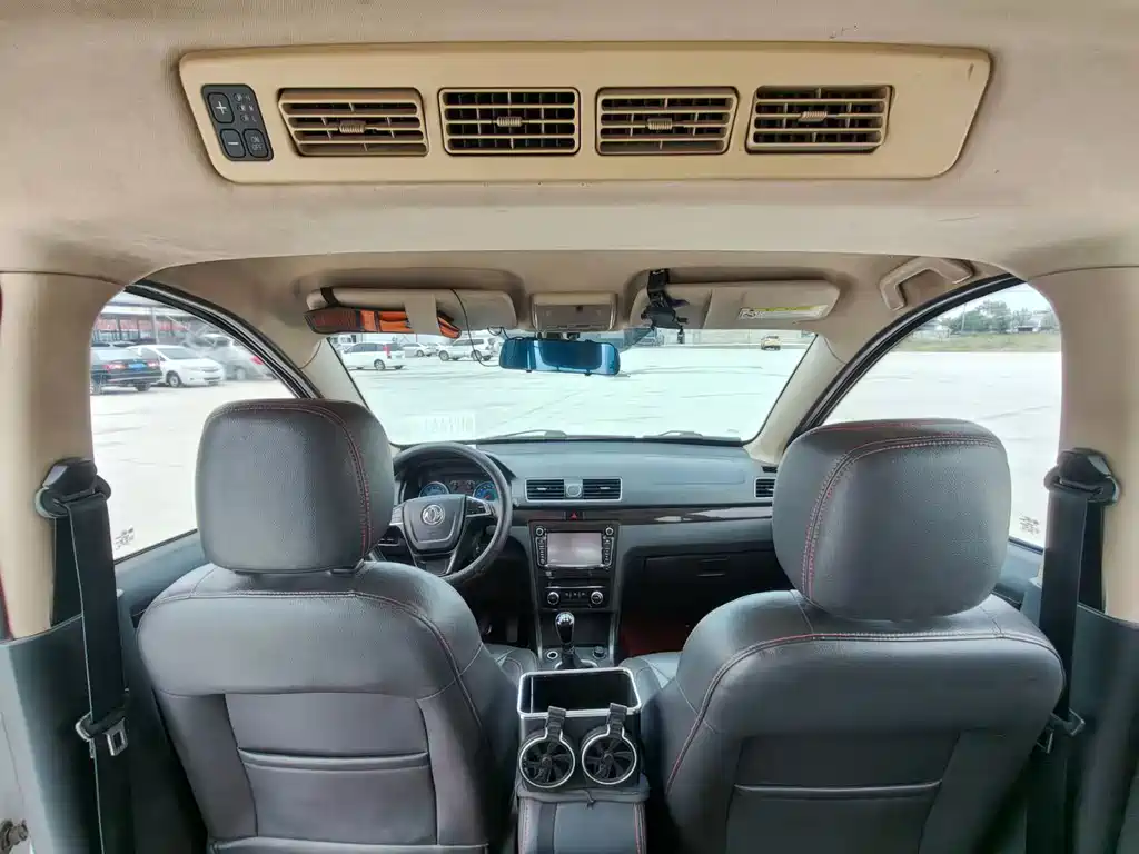 Dongfeng 370 2016 1.5L MT Premium 7 мест