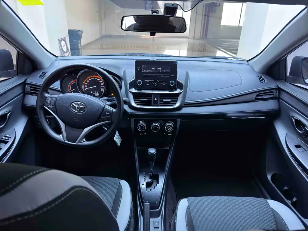 Toyota Yaris L — миниатюра 18