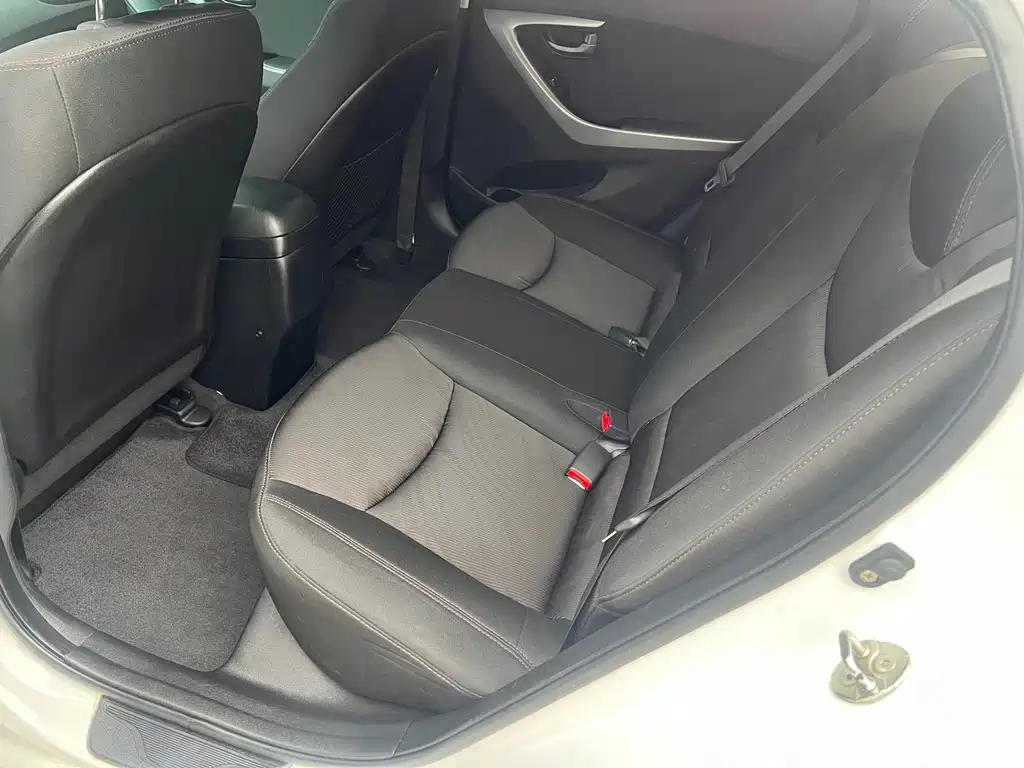Hyundai Elantra Langdong — миниатюра 7