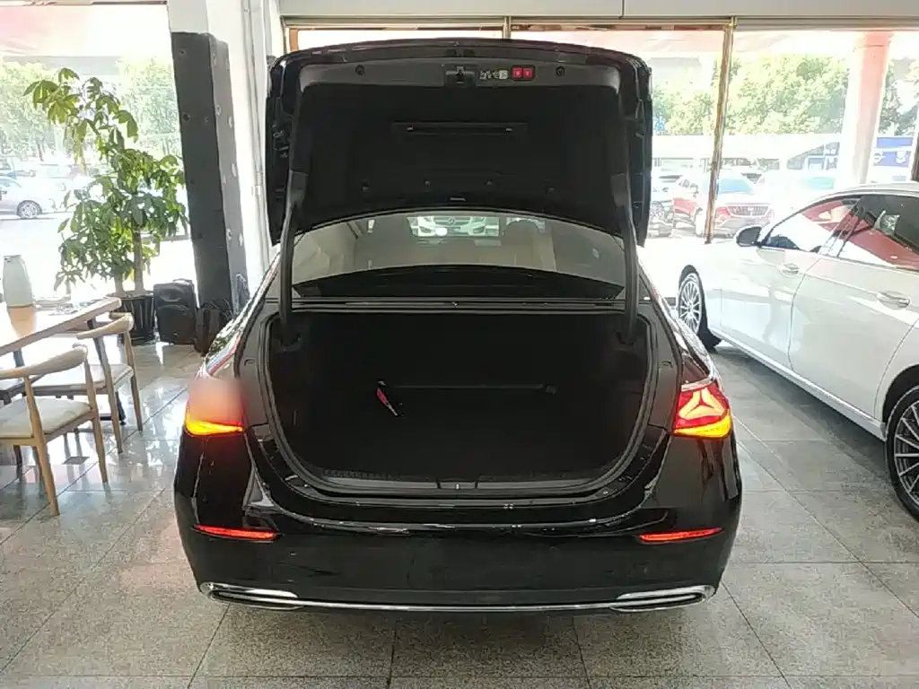 Mercedes-Benz E-Class — миниатюра 19