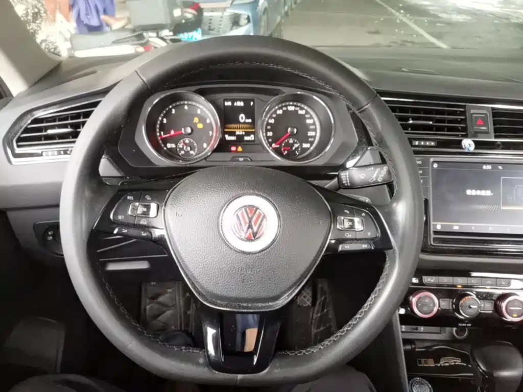 Volkswagen Tiguan L — миниатюра 11