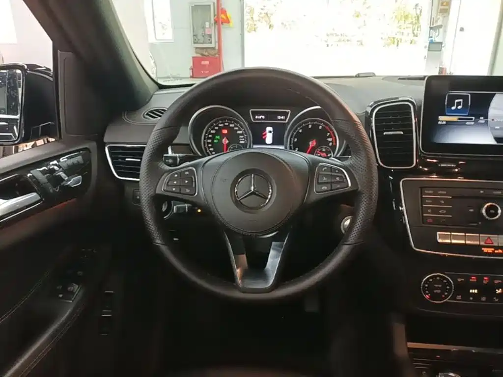 Mercedes-Benz GLS — миниатюра 11