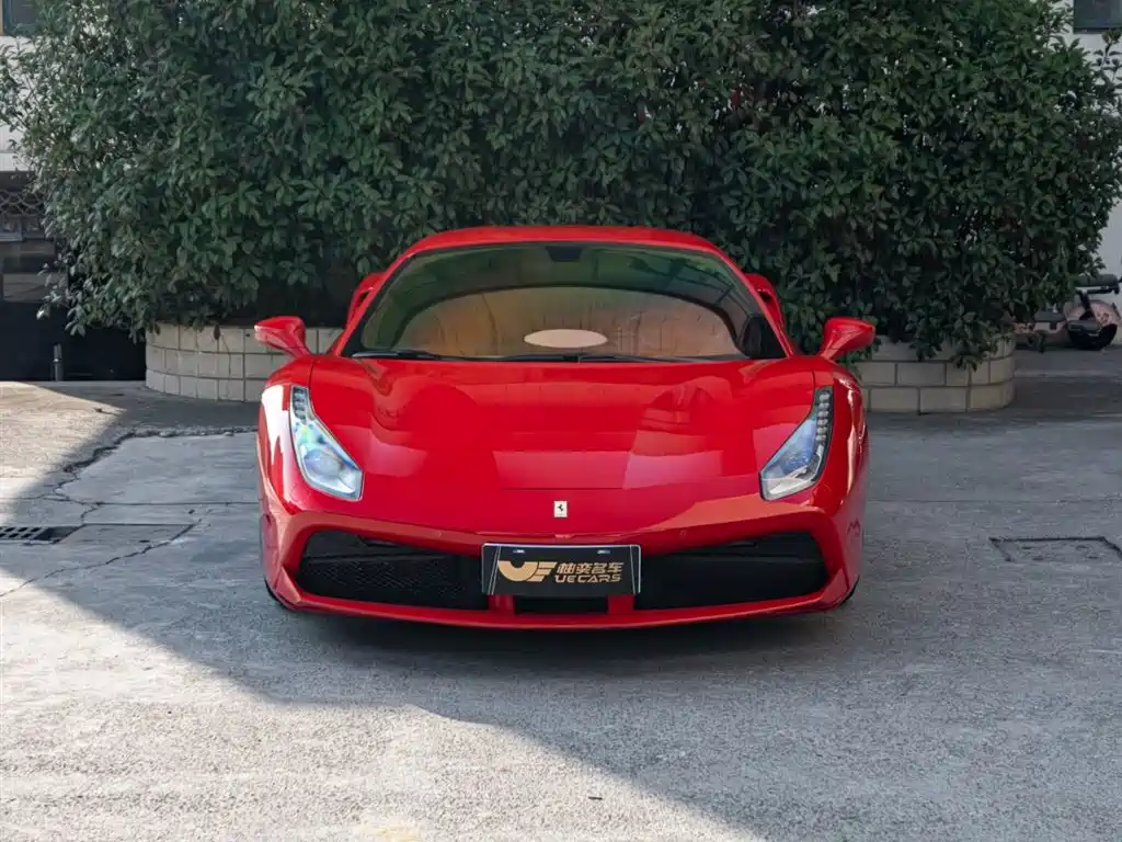 FERRARI 488