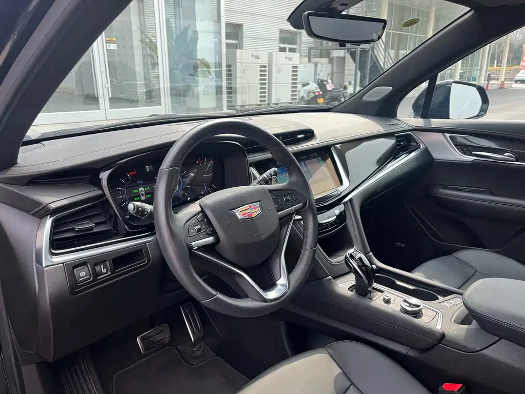 Cadillac XT6 2025 2.0T мест Luxury Executive