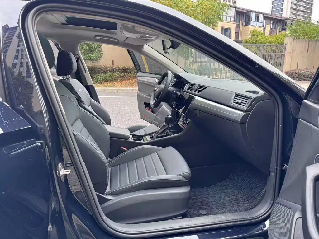 Skoda Superb — миниатюра 10