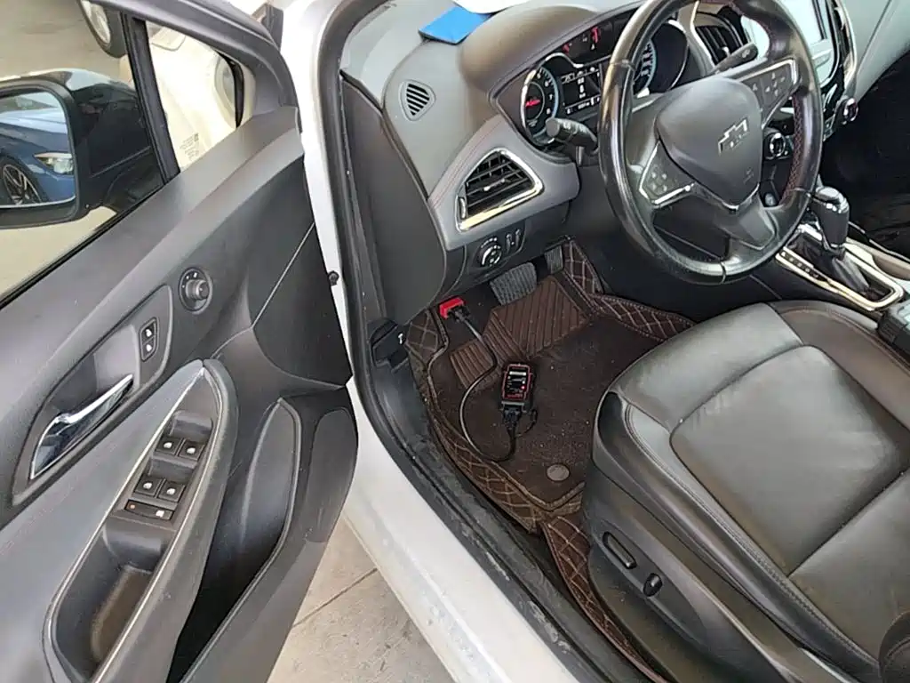 Chevrolet Cruze — миниатюра 16