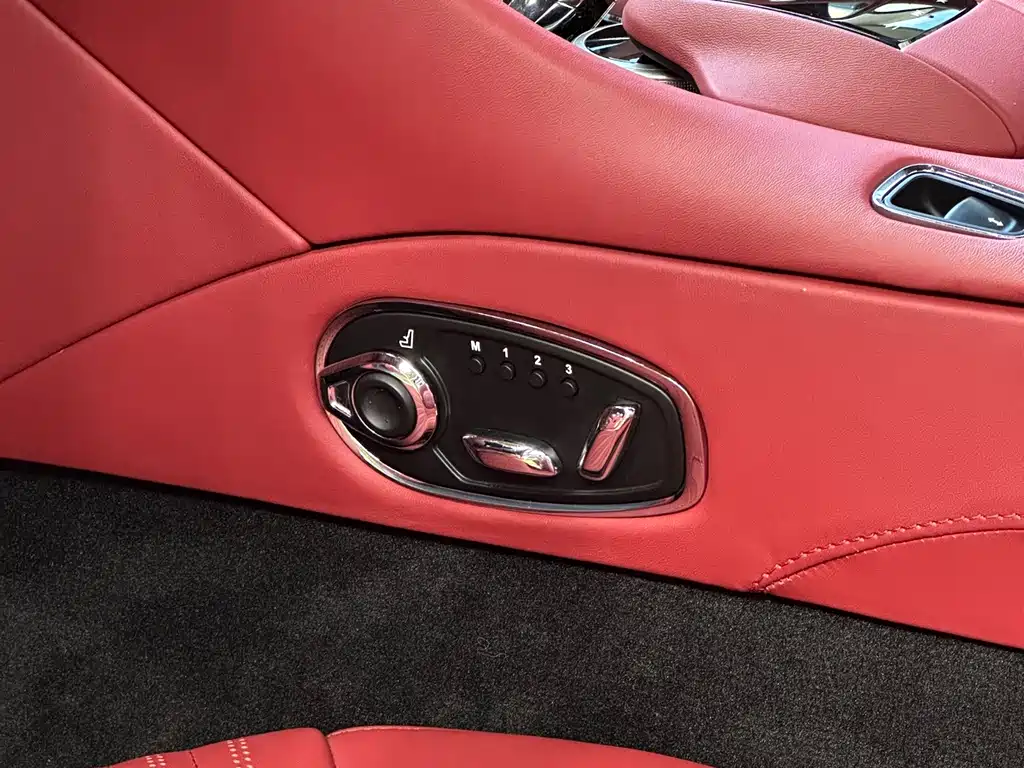 Aston Martin DB11 — миниатюра 24