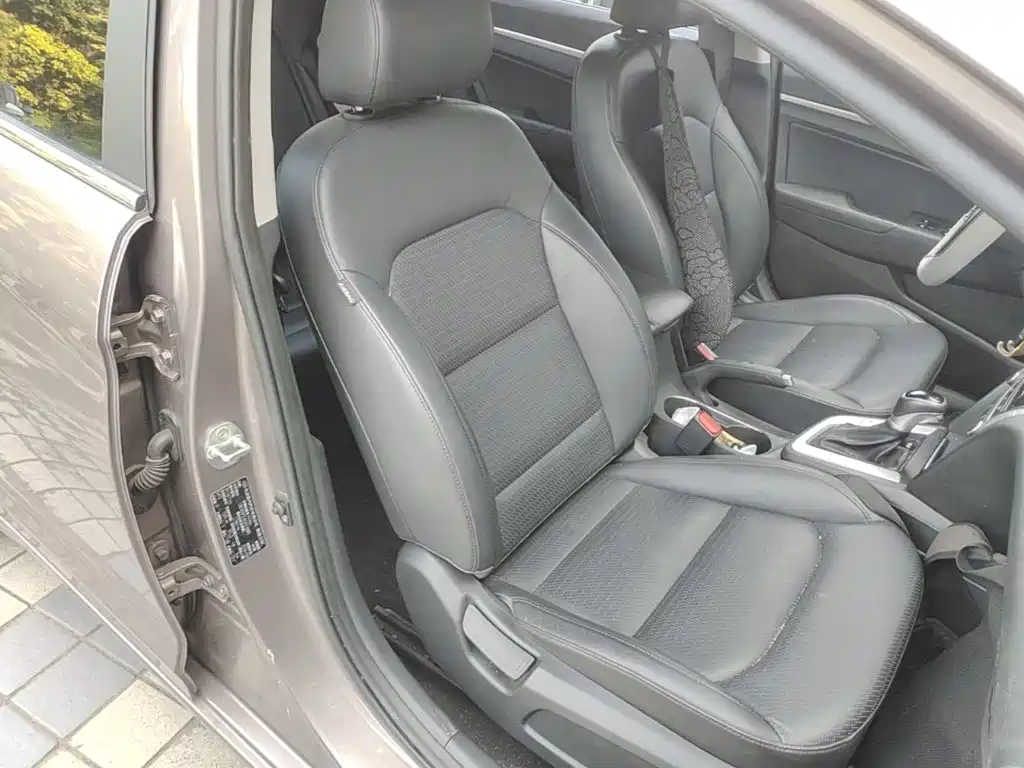 Hyundai Elantra — миниатюра 25