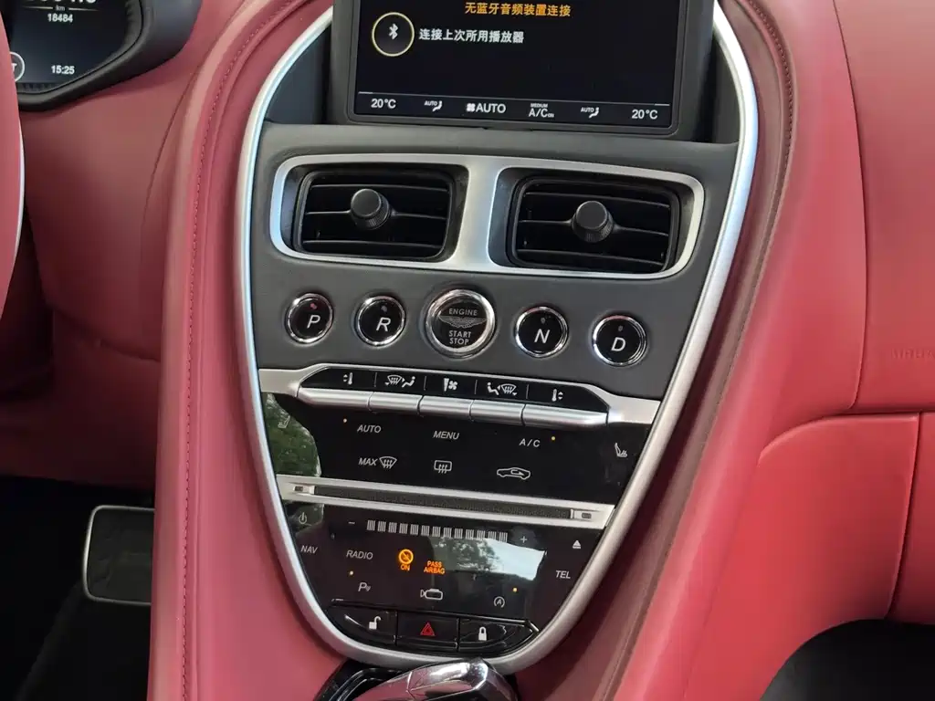Aston Martin DB11 — миниатюра 19