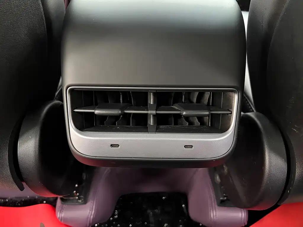 Tesla Model Y — миниатюра 19