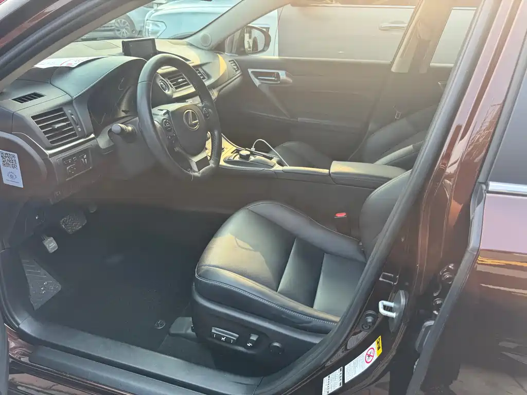 Lexus CT — миниатюра 3