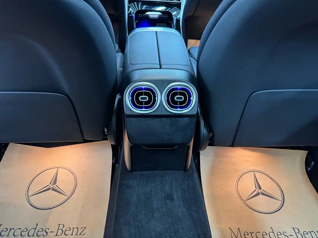 Mercedes-Benz C-Class — миниатюра 14
