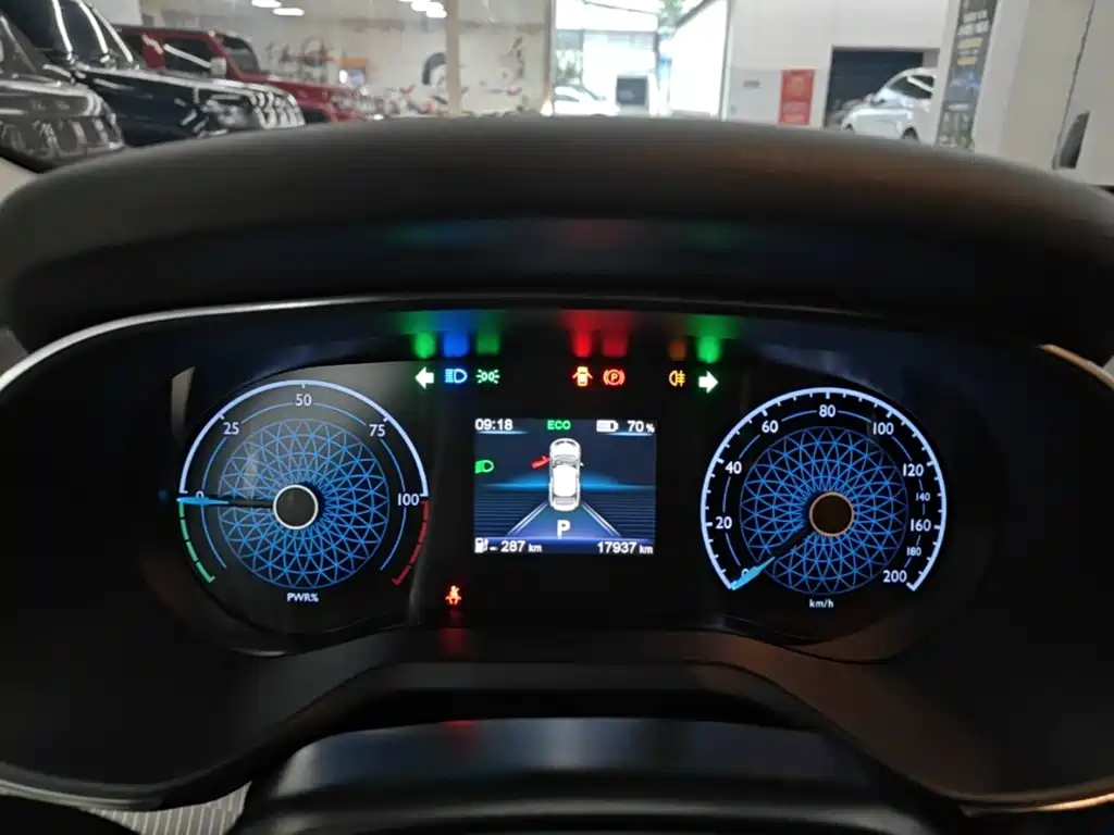 Hongqi Hongqi E-QM5 — миниатюра 12