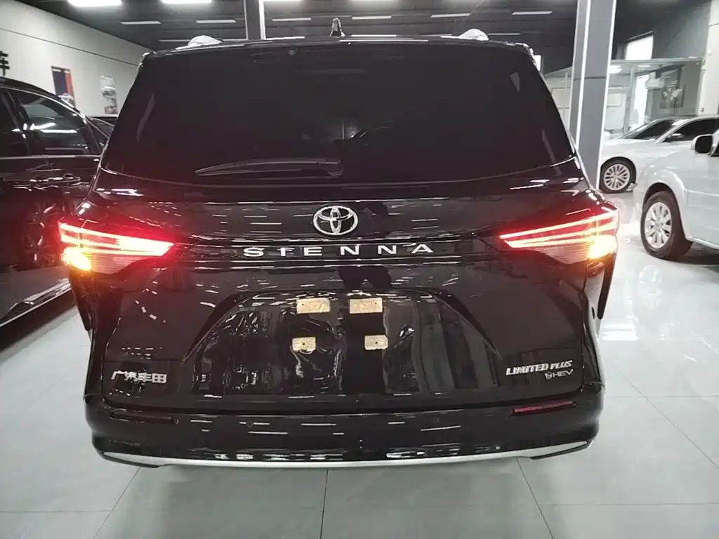 Toyota Sienna — миниатюра 6