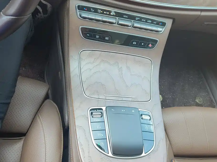 Mercedes-Benz E-Class — миниатюра 16