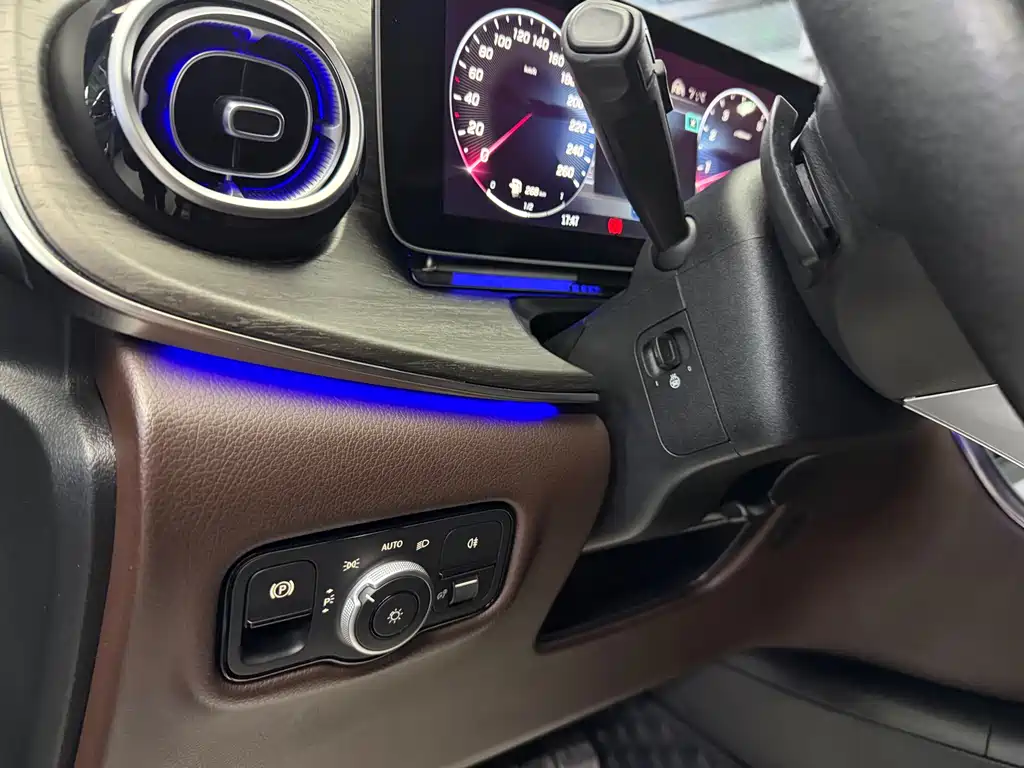 MERCEDES-BENZ V CLASS