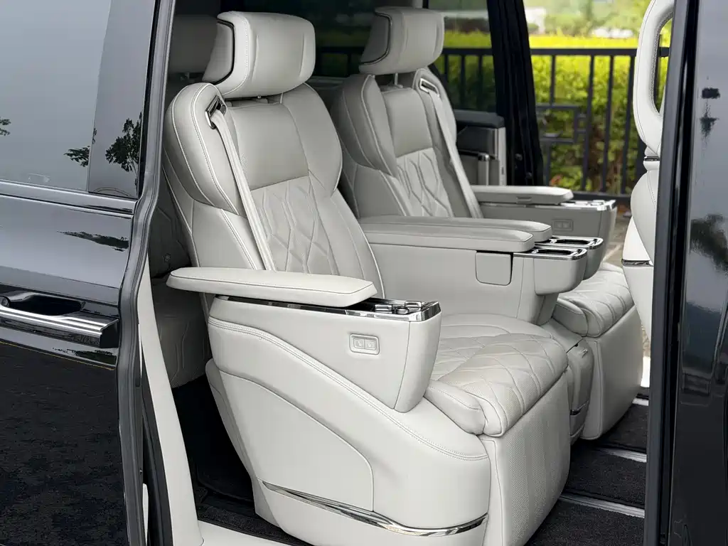 Volvo EM90 — миниатюра 14